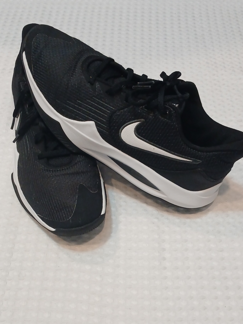 Nike Mens Precision V Black and White Low-Top Basketball Sneakers 10.5